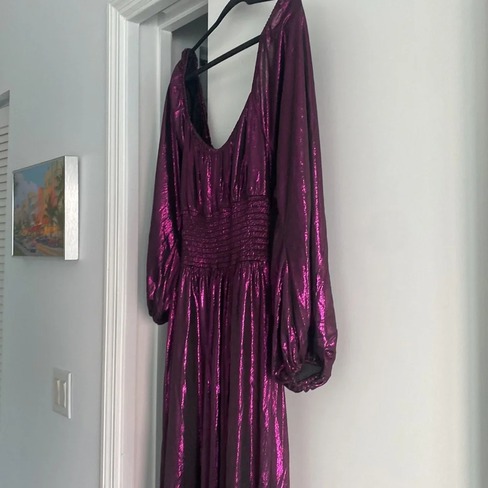 Amazing Dress! - Picture 2 of 6